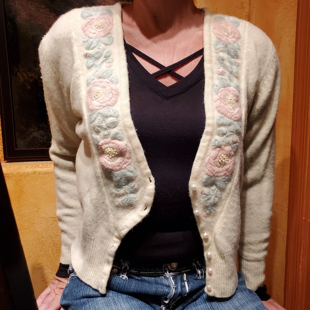 VINTAGE EVAN PICONE LUSH CROCHET, PEARL BUTTONS, S